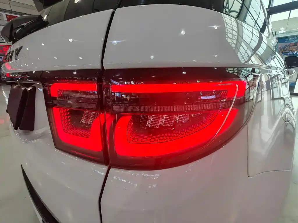 Land Rover Discovery Sport 2023 — фото 29