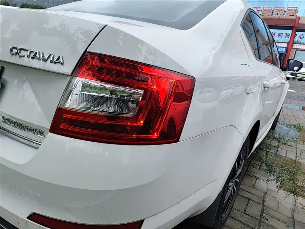 Skoda Octavia 2017 — фото 8