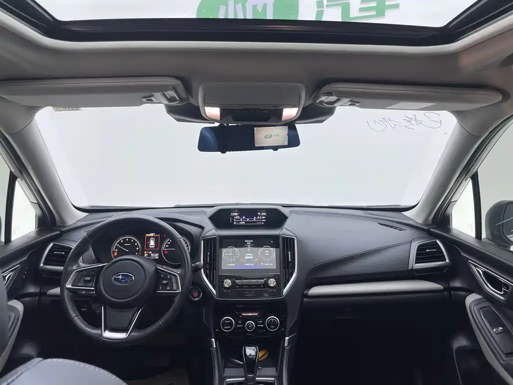 Subaru Forester 2023 — фото 10