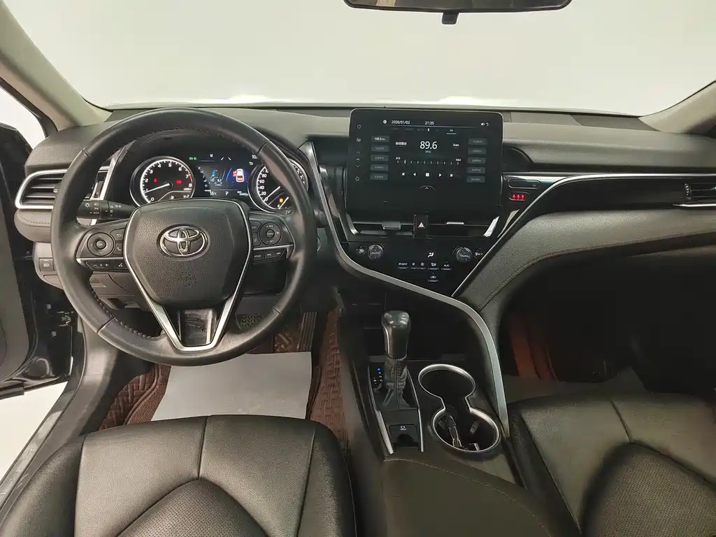 Toyota Camry 2022 — фото 11