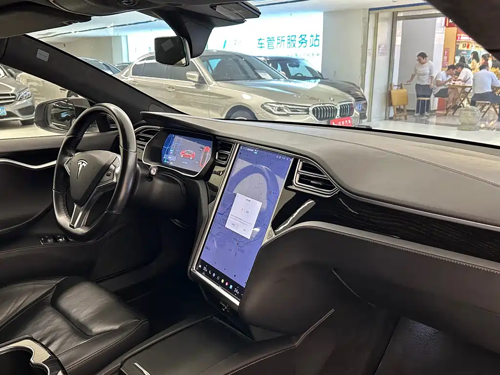 Tesla Model S 2017 — фото 13