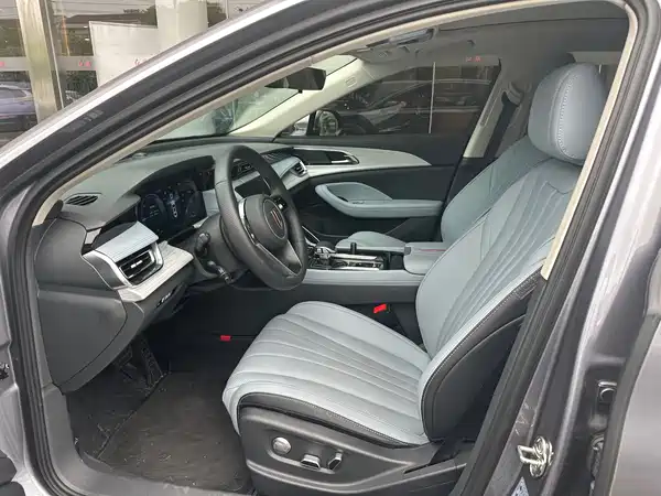 Hongqi H5 PHEV 2025