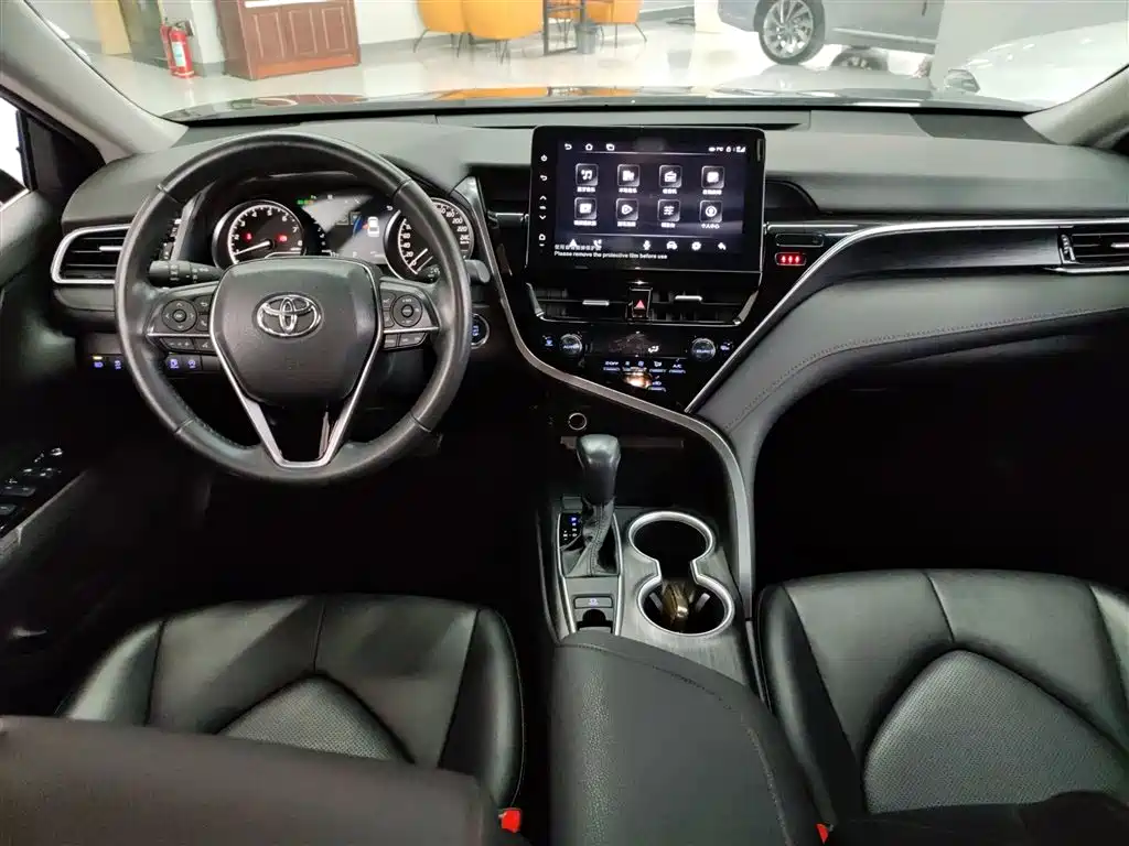 Toyota Camry 2023 — фото 6