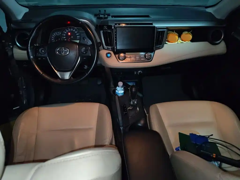 Toyota RAV4 2014 — фото 10