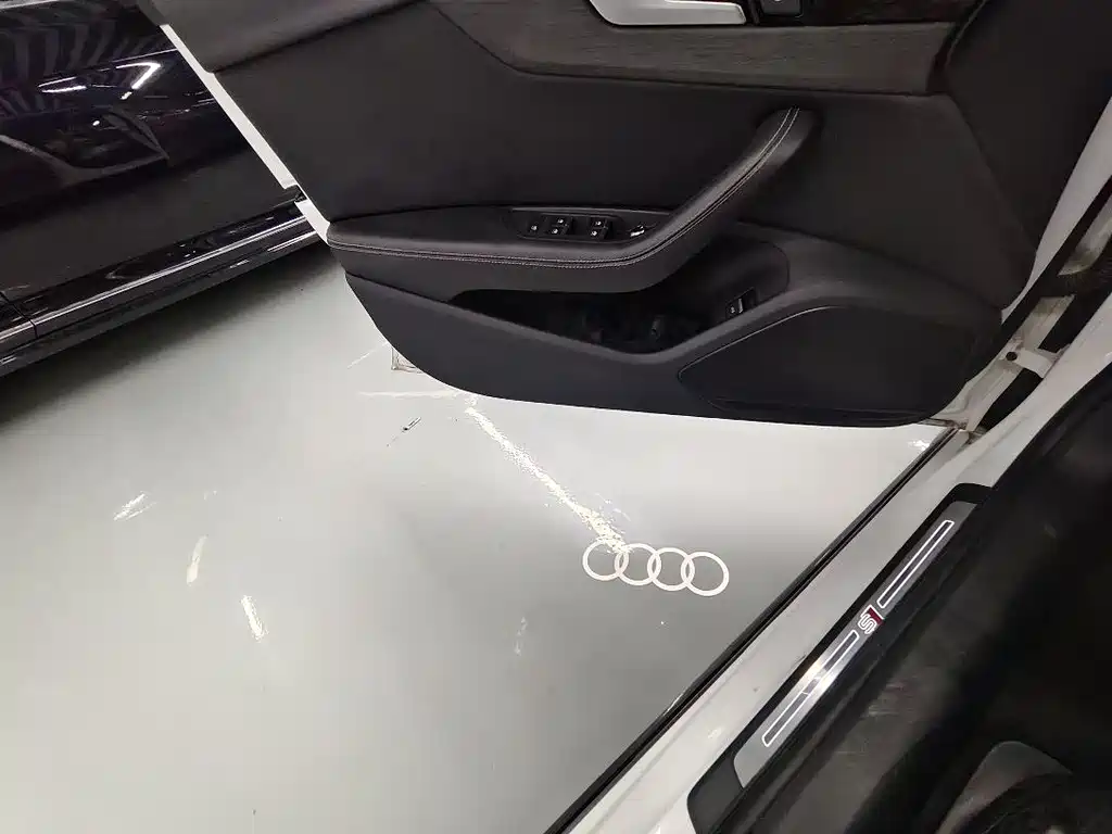Audi A4L 2024 — фото 11