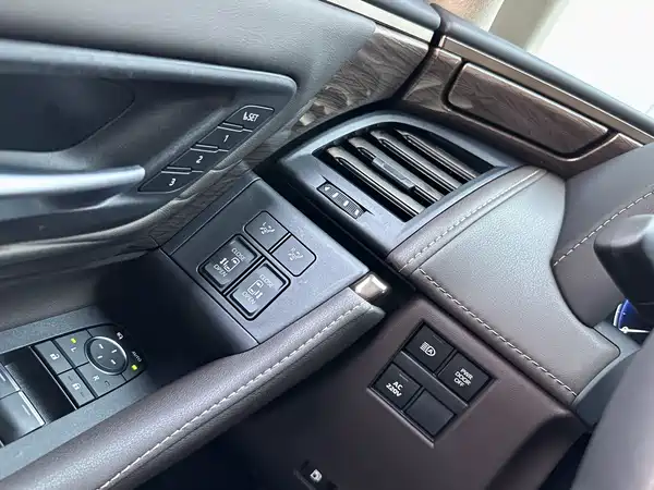 Toyota Vellfire 2024