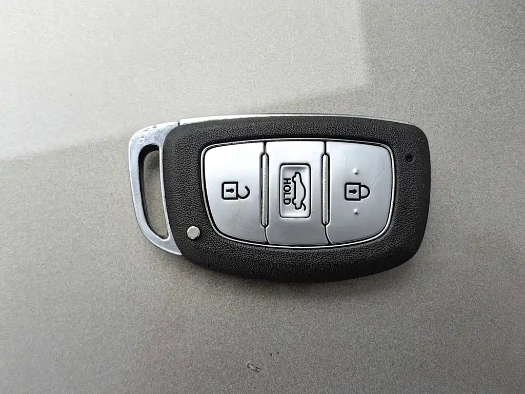 Hyundai Elantra 2016 — фото 19
