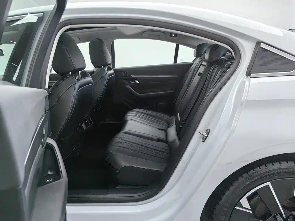 Peugeot 508 2023 — фото 15