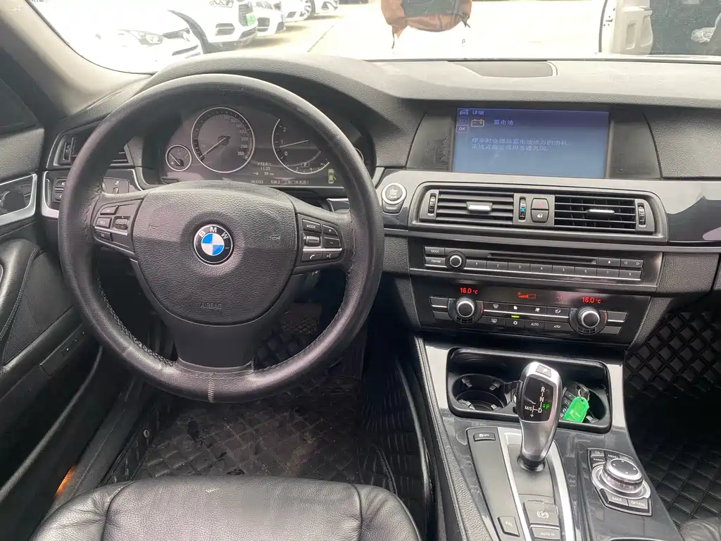 BMW 5 Series 2012 — фото 11
