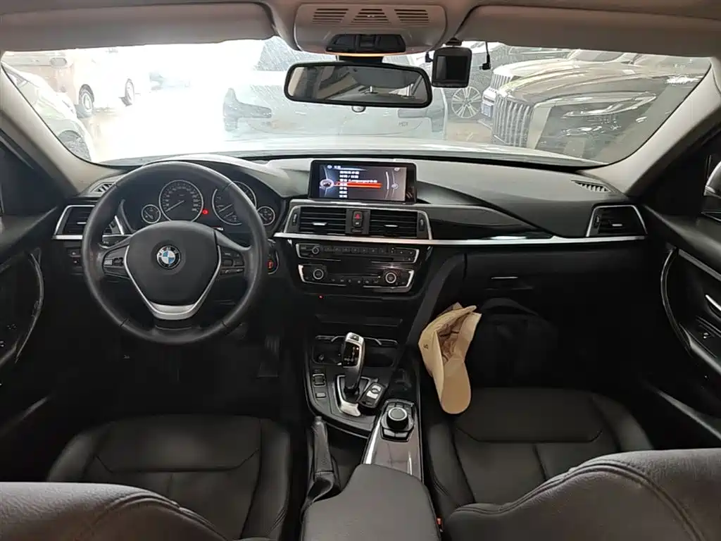 BMW 3 Series 2016 — фото 10