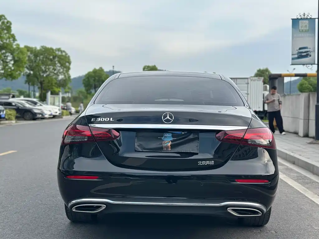 Mercedes-Benz E-Class 2023 — фото 12