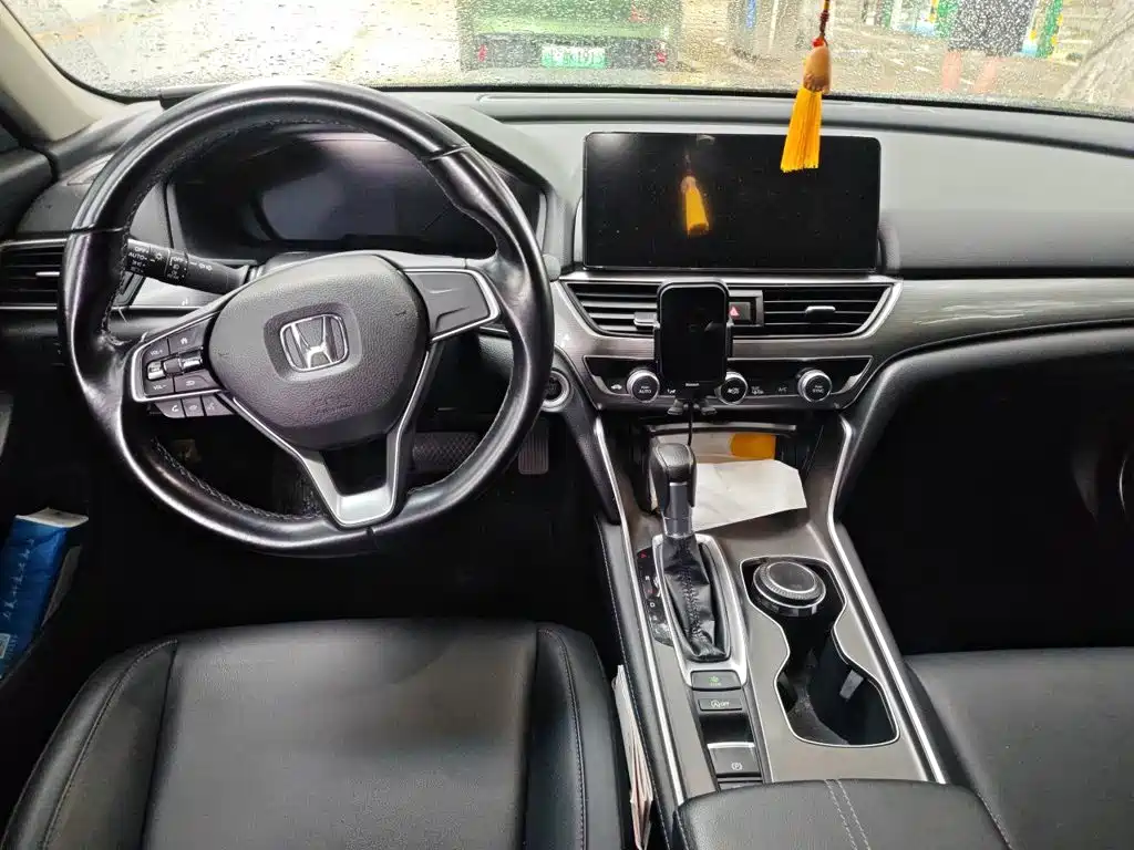 Honda Accord 2022 — фото 13