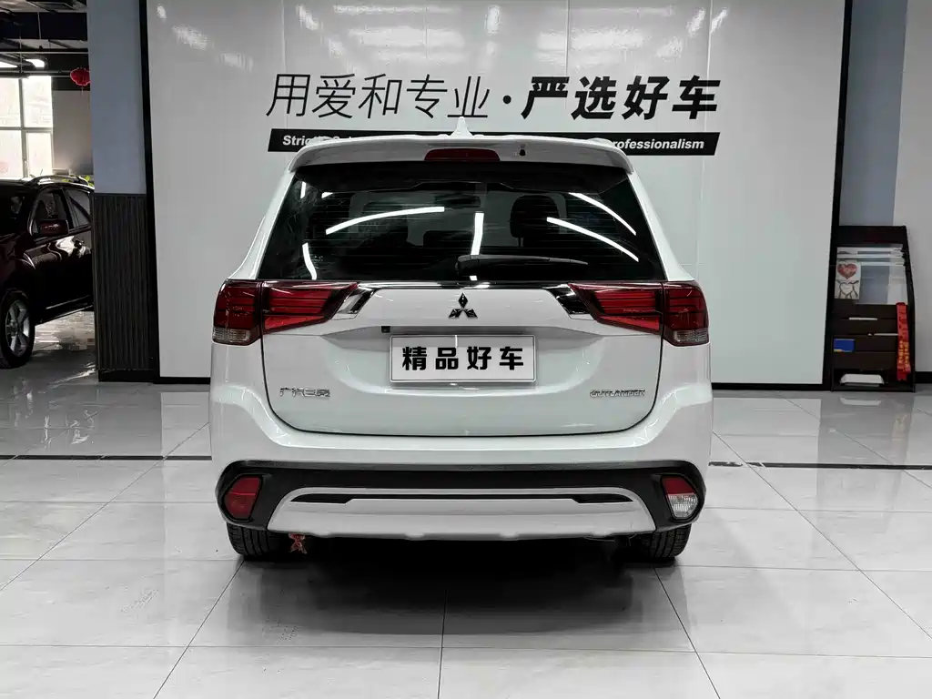 Mitsubishi Outlander 2021 — фото 4