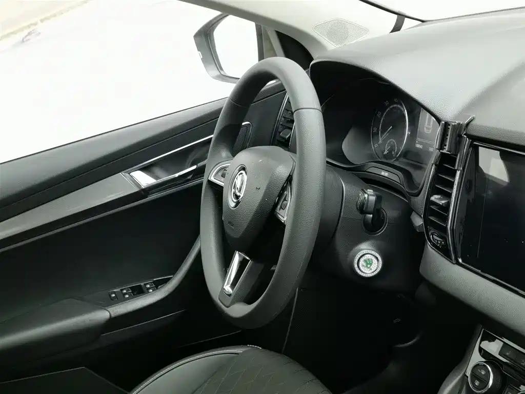 Skoda Karoq 2021 — фото 22