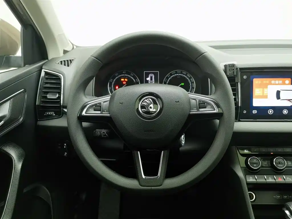 Skoda Karoq 2021 — фото 11