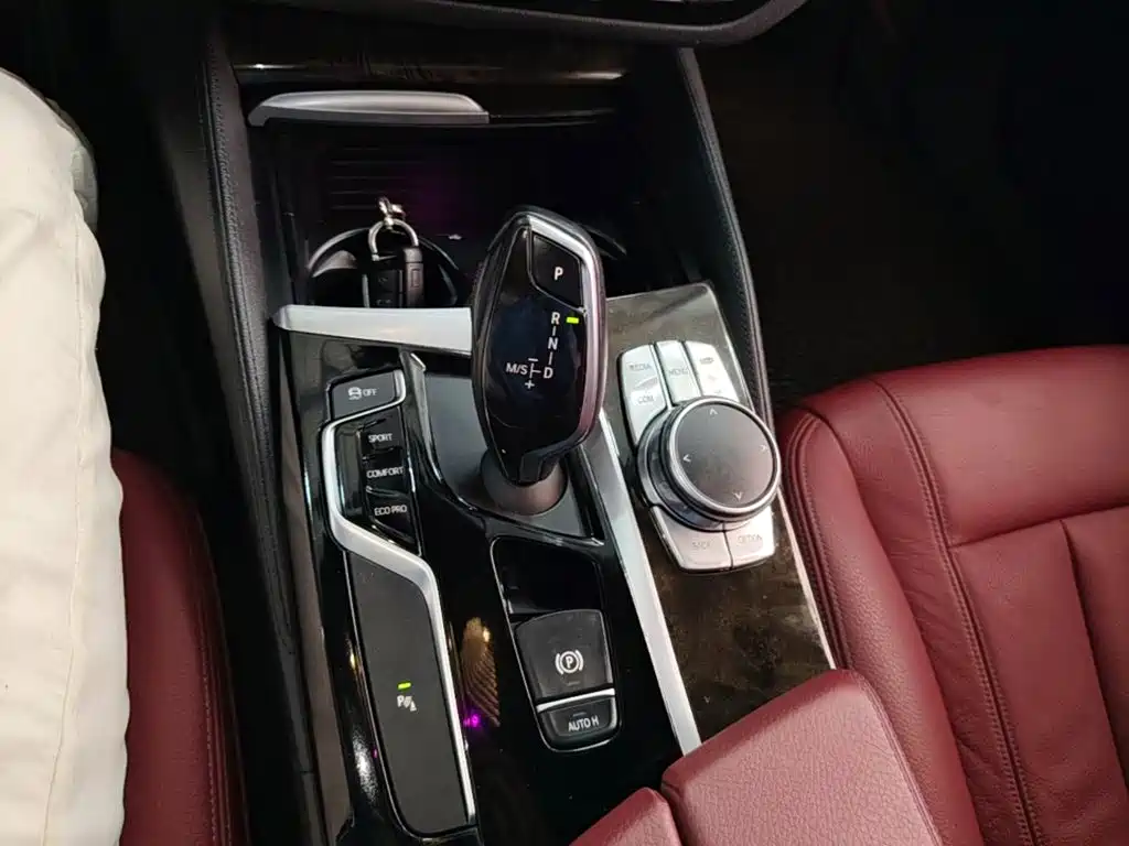 BMW 5 Series 2018 — фото 14