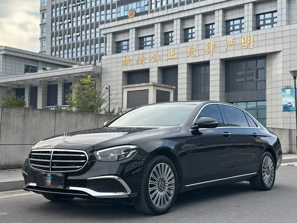 Mercedes-Benz E-Class 2023 — фото 1