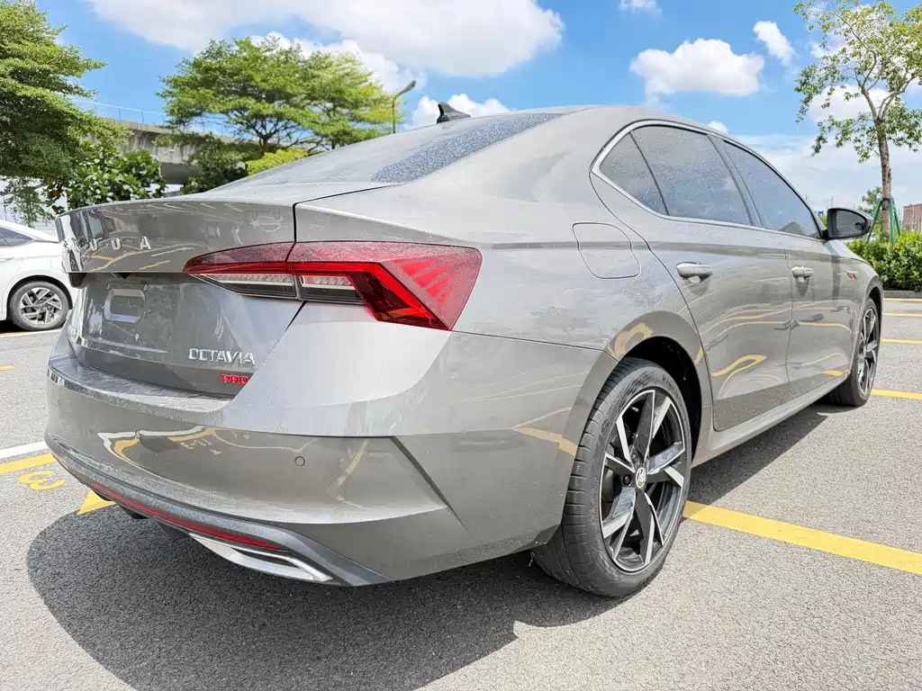 Skoda Octavia 2022 — фото 5