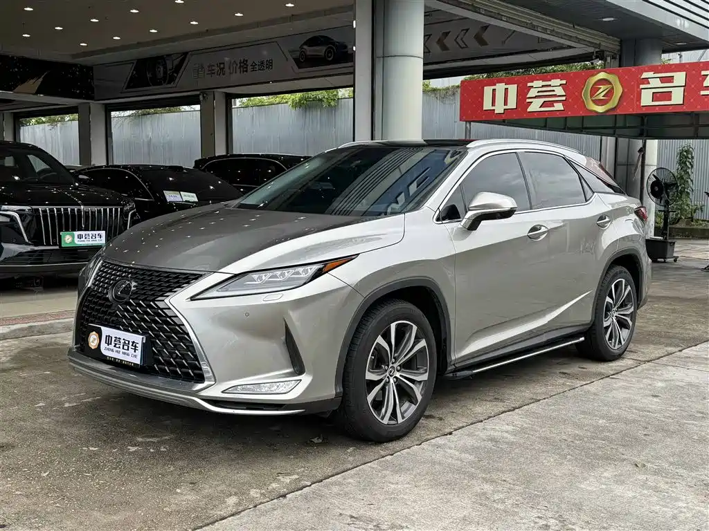 Lexus RX 2022 — фото 1