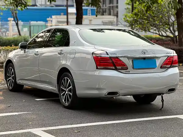 Toyota Crown 2012