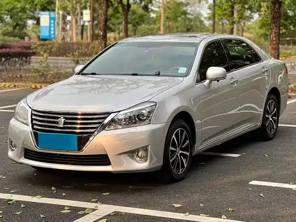 Toyota Crown 2012