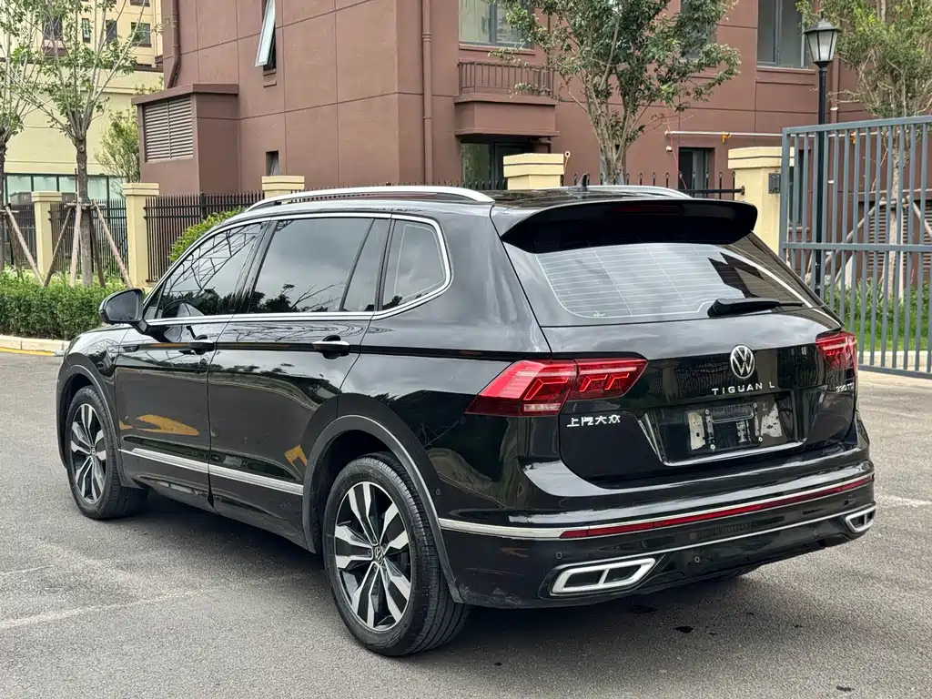 Volkswagen Tiguan L 2023 — фото 9