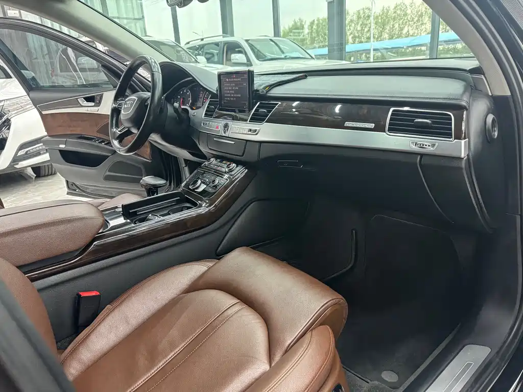 Audi A8 2015 — фото 10