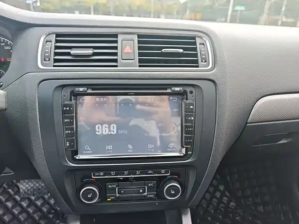 Volkswagen Sagitar 2013