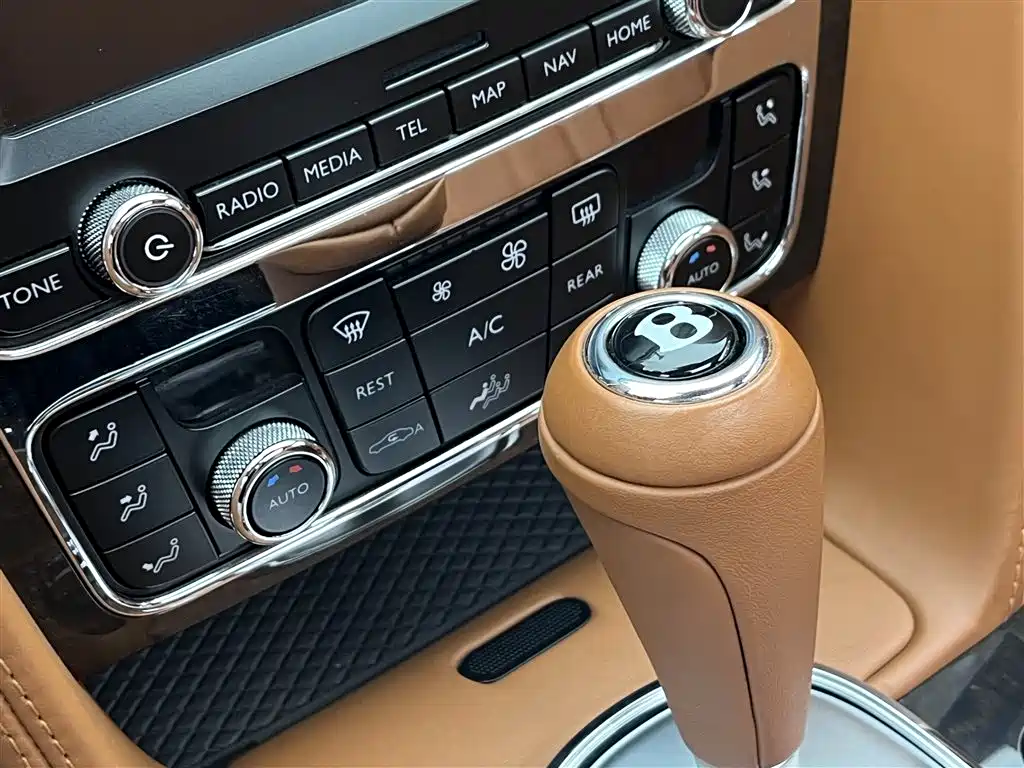 Bentley Flying Spur 2016 — фото 19