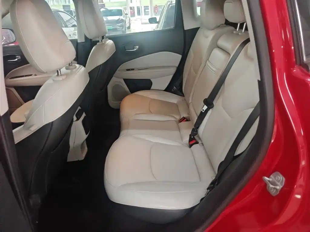 Jeep Compass 2017 — фото 17