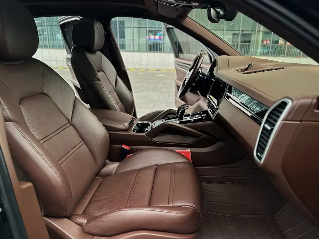 Porsche Cayenne 2022