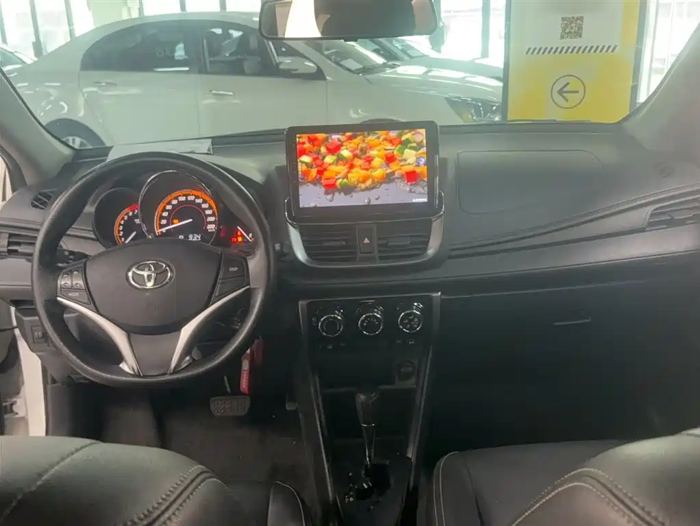 Toyota Yaris L 2022 — фото 16