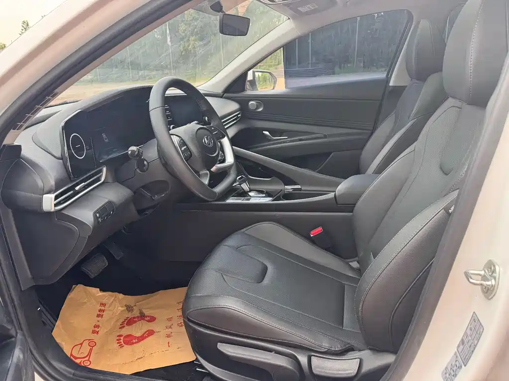 Hyundai Elantra 2025