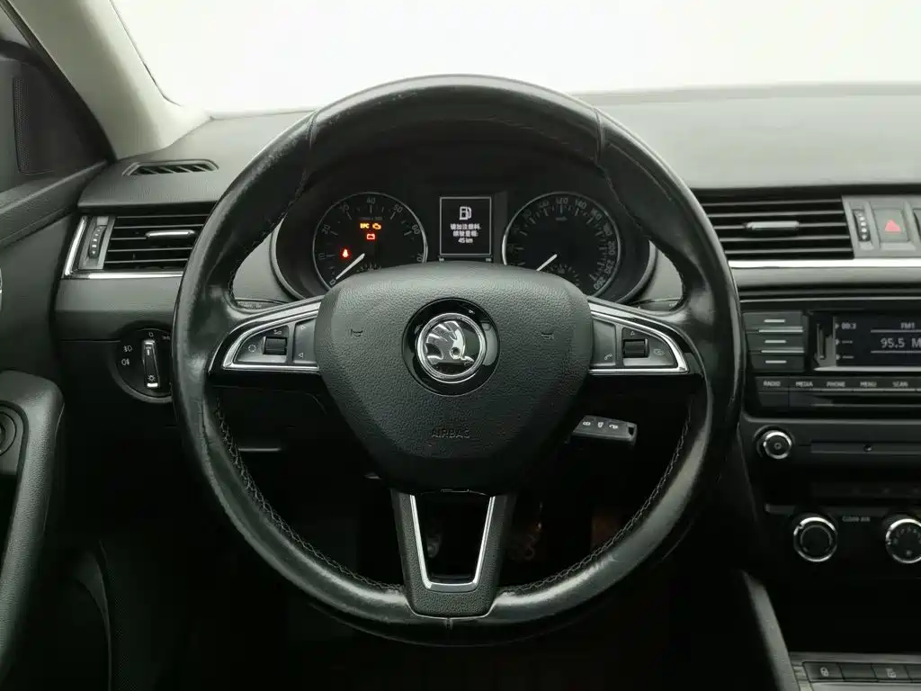 Skoda Octavia 2016 — фото 11