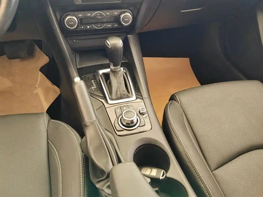 Mazda 3 Axela 2015 — фото 16
