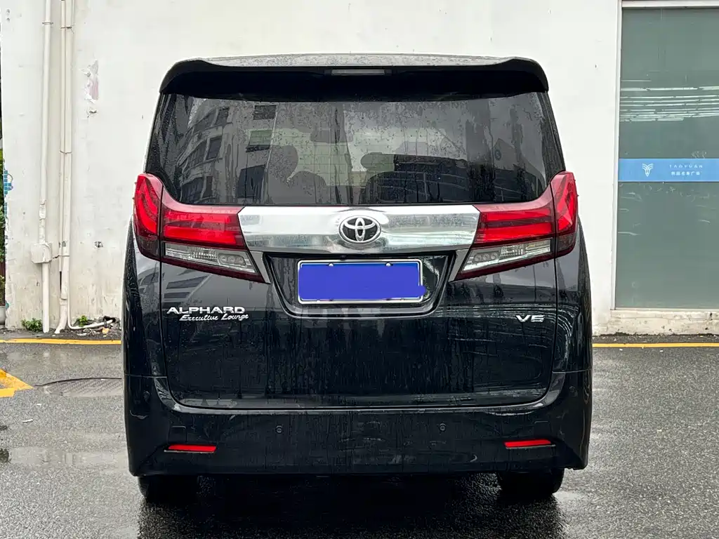 Toyota Alphard 2017 — фото 17