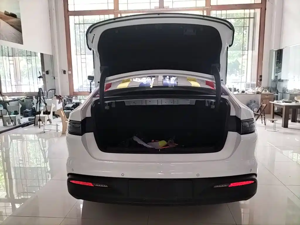 BYD Seal 05 DM-i 2025 — фото 19