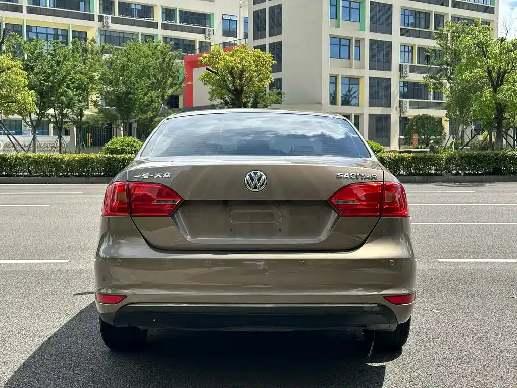 Volkswagen Sagitar 2013