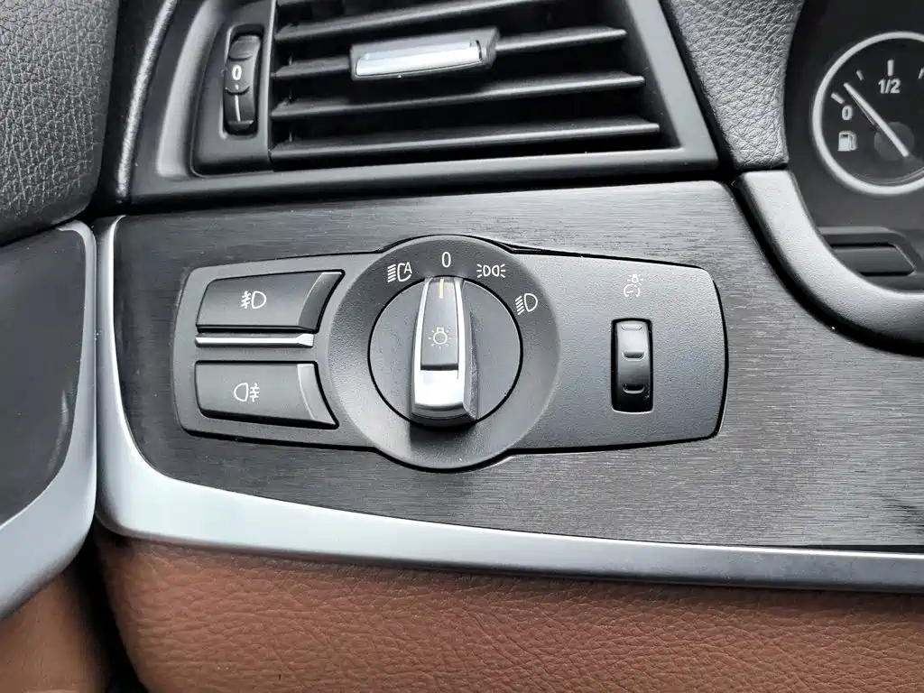 BMW 5 Series 2017 — фото 21