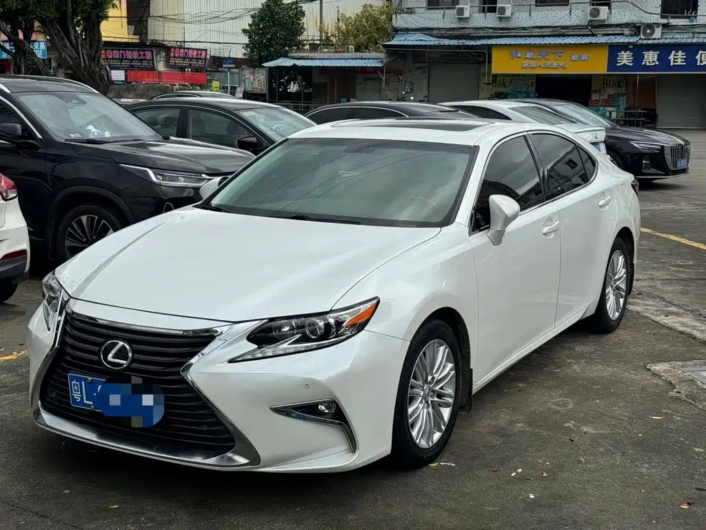 Lexus ES 2016 — фото 1