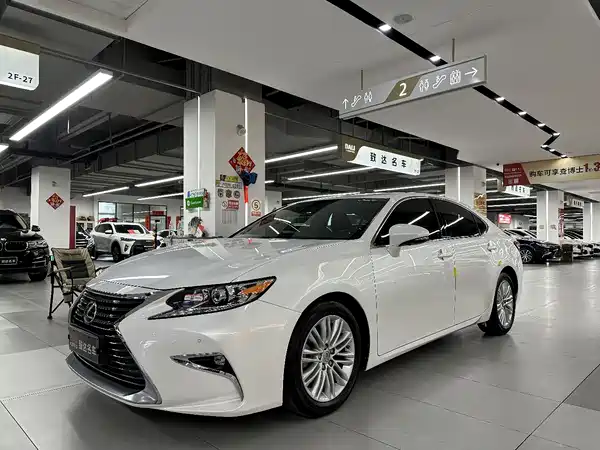 Lexus ES 2017