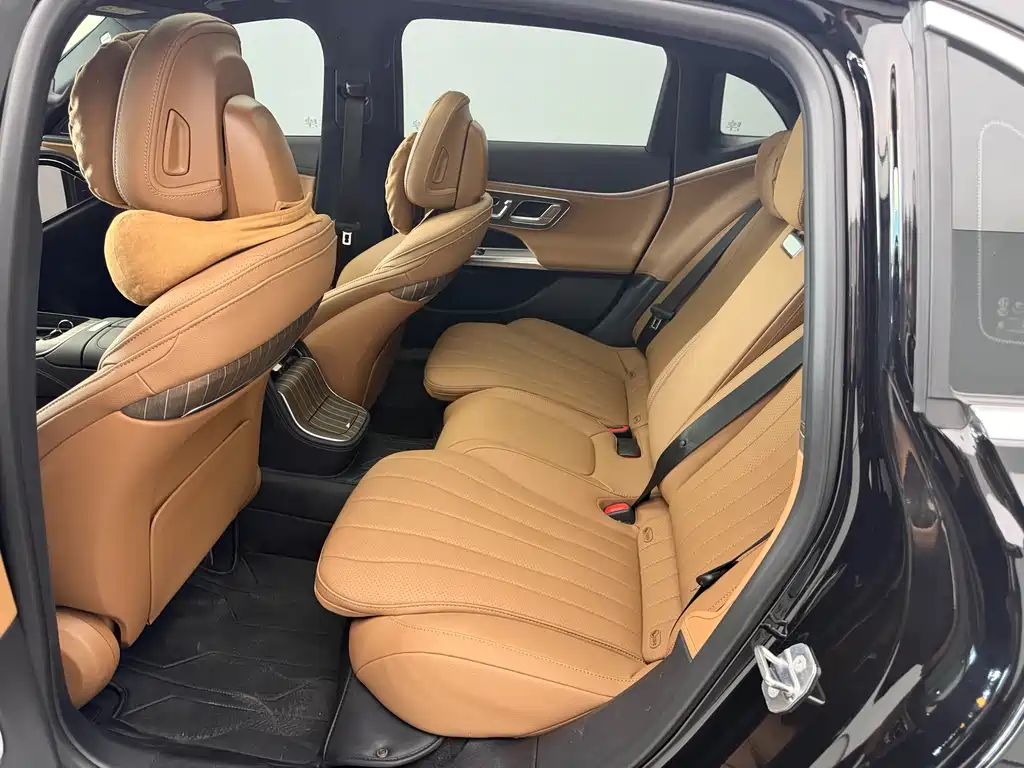 Mercedes-Benz E-Class 2025 — фото 11
