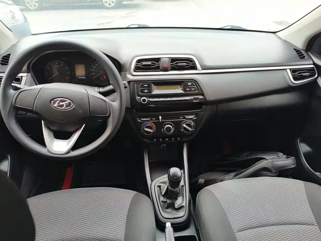 Hyundai Verna 2017 — фото 10