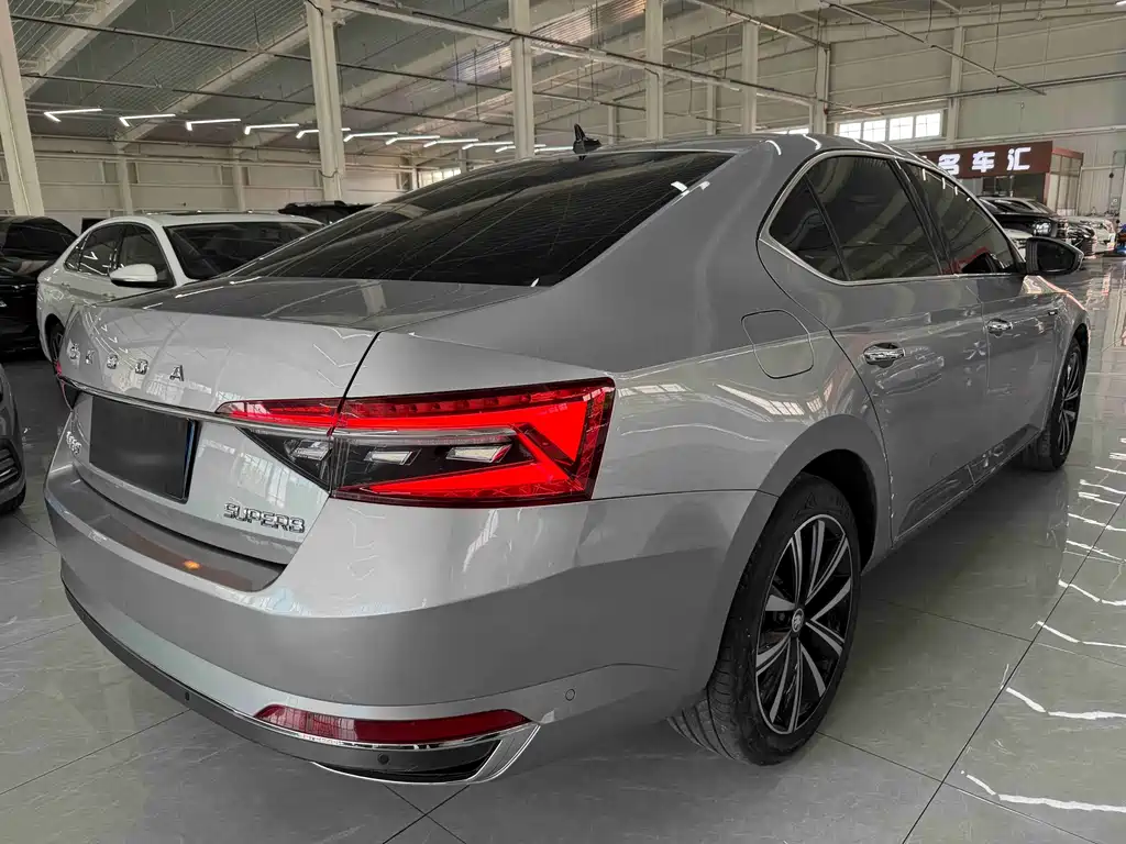 Skoda Superb 2022 — фото 4