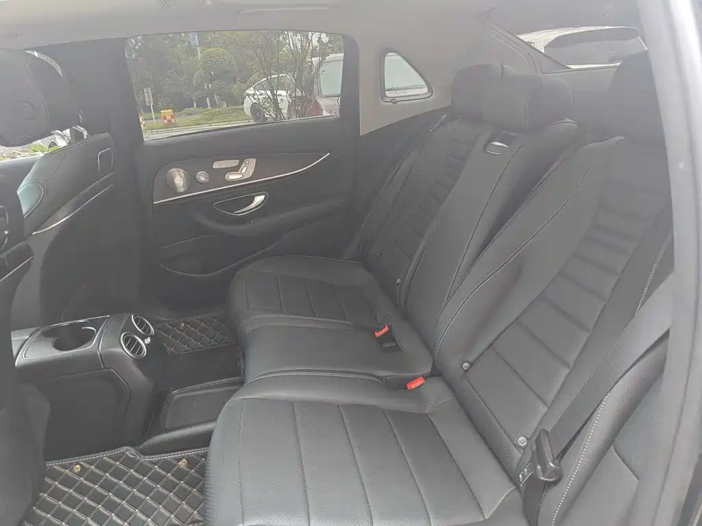 Mercedes-Benz E-Class 2019 — фото 11