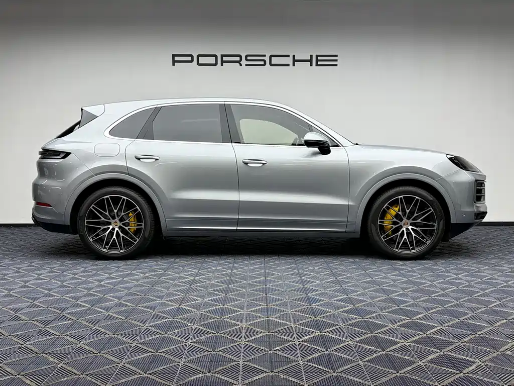 Porsche Cayenne 2024 — фото 16