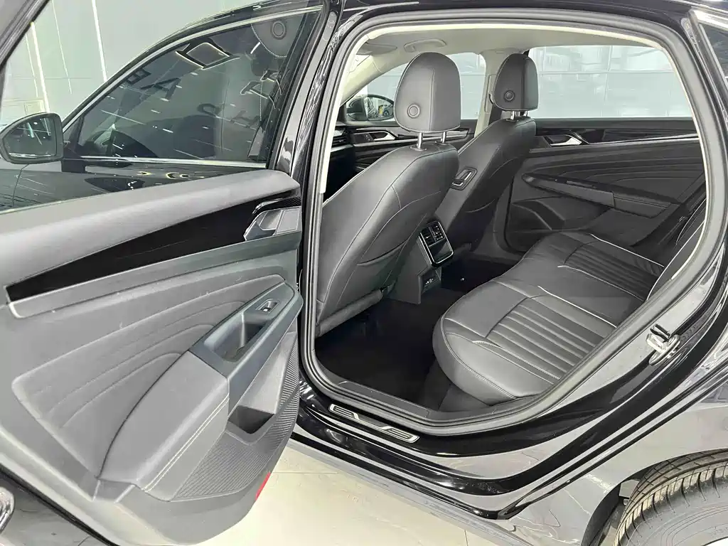 Volkswagen Passat 2022 — фото 11