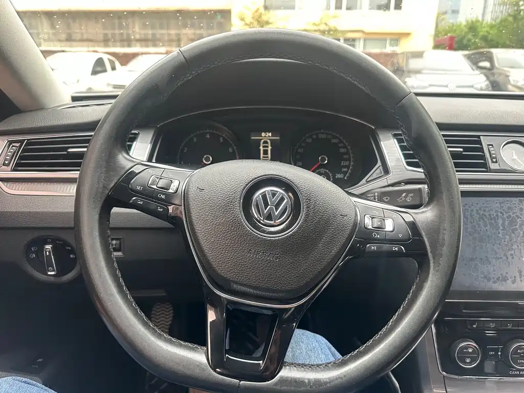 Volkswagen Passat 2016 — фото 14