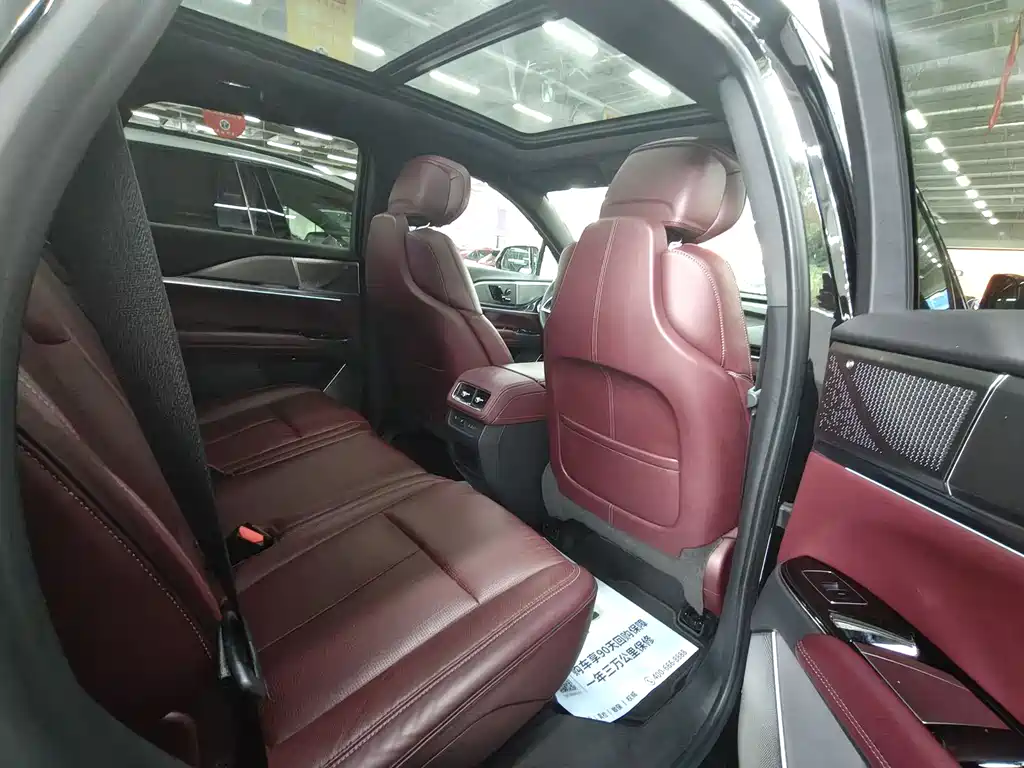 Cadillac XT5 2025 — фото 12