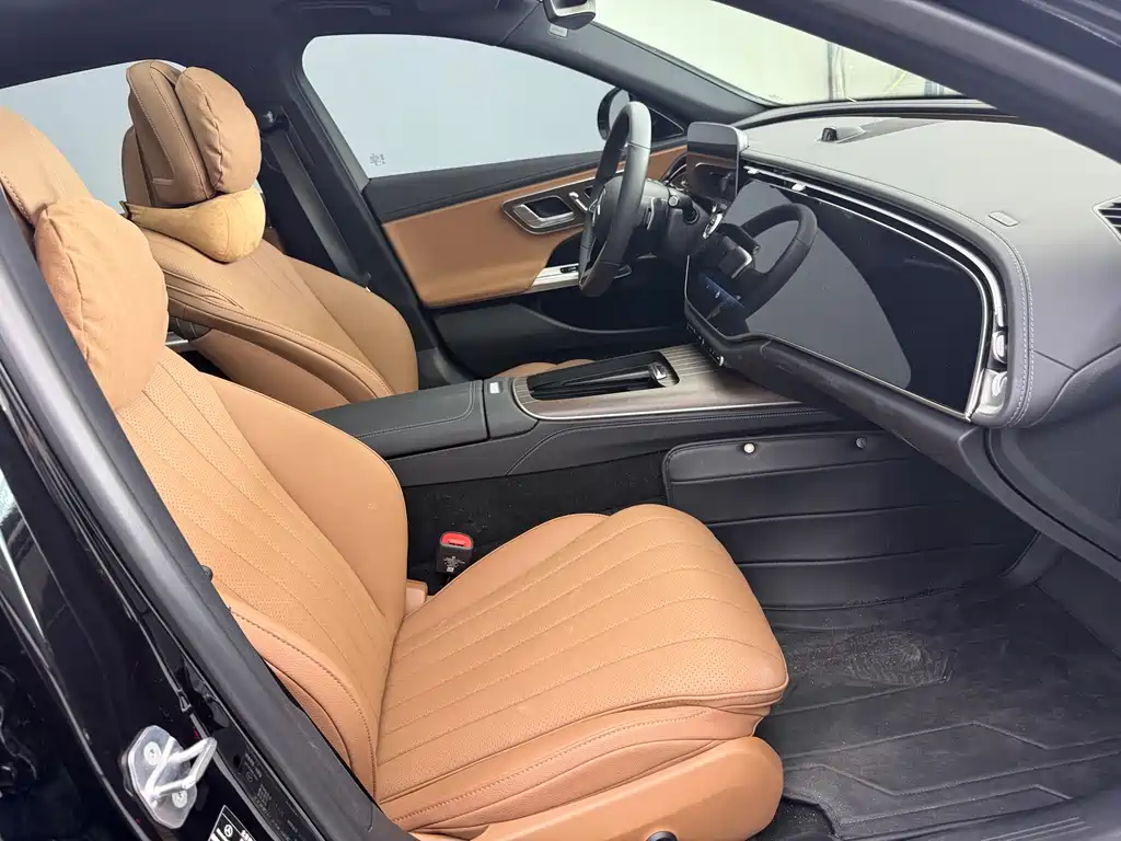 Mercedes-Benz E-Class 2025 — фото 15